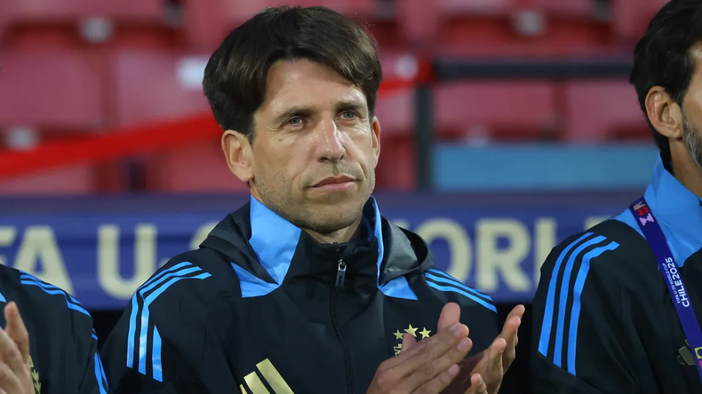 La Selección argentina Sub-17 buscará su primer título mundial en Qatar 2025 con Diego Placente.