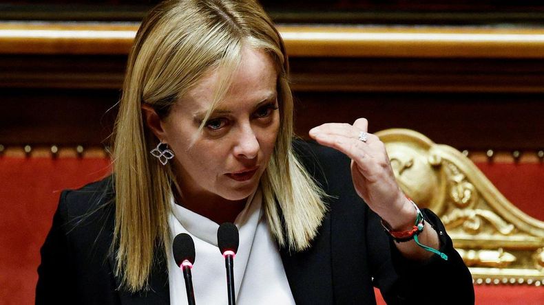 La primera ministra de Italia intenta convencer a la oposición sobre su proyecto.