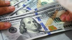 El dólar cerró a $63 y el Central debió vender para abastecer la demanda