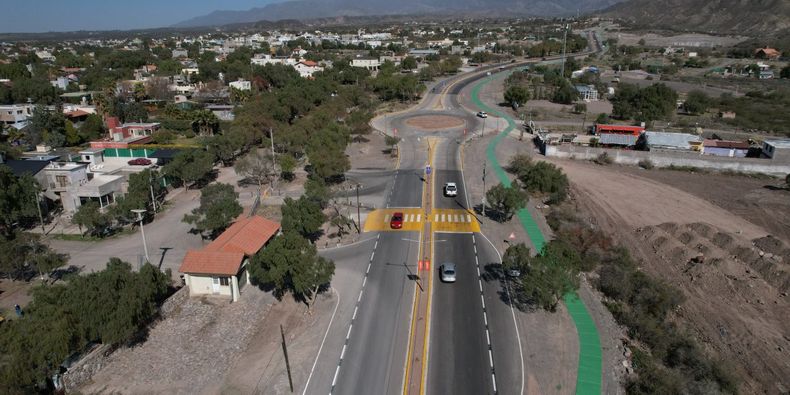 Alfredo Cornejo anunció la finalización de las obras en el circuito de El Challao: lo que se viene.