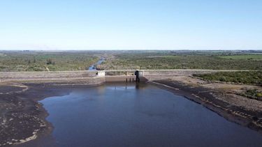 argentina ofrecio un buque cisterna a uruguay para paliar la crisis de agua