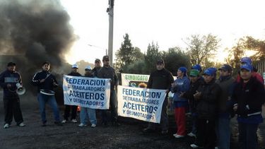 Sitio Andino | Obreros aceiteros en una manifestación realizada el año pasado en reclamo de un aumento de sueldo.