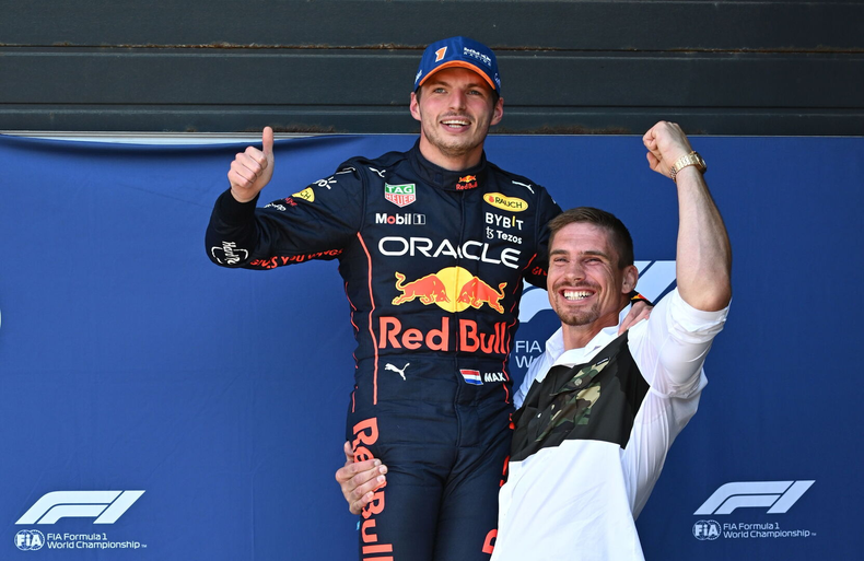 Verstappen vuelve a ganar y se acerca al título.