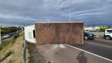 Grave accidente vial complica el tránsito en el Acceso Sur de Godoy Cruz.
