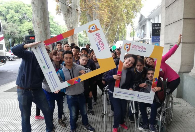 Aprendamos a ver teatro