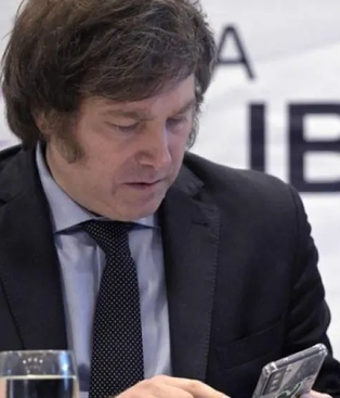 Javier Milei reposteo y viralizo un mapa falso de Argentina que además contenía datos económicos falsos. Javier Milei reposteo y viralizo un mapa falso de Argentina que además contenía datos económicos falsos.