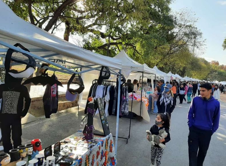 Los mendocinos tienen una nueva Feria del Diseño en el parque San Martín.