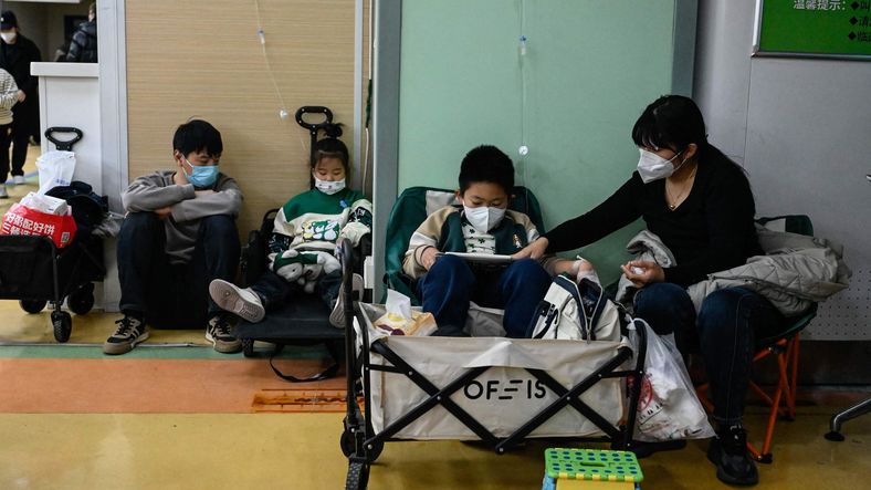 Los hospitales en China, desbordados por el aumento de enfermedades respiratorias en niños.