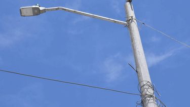 Impactante choque en Las Heras: un joven se durmió y chocó contra un poste de luz (Imagen ilustrativa).