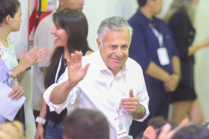 Cornejo participó de las arduas negociaciones entre los dos sectores internos de la Unión Cívica Radical