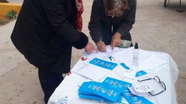 el peronismo salio a la calle a juntar firmas para que mendoza sea zona fria