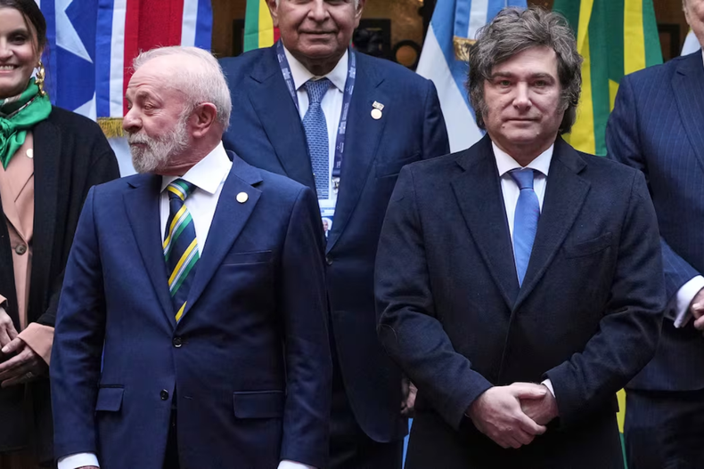 El presidente de Brasil, Luiz Inácio Lula da Silva, y su par de Argentina, Javier Milei.