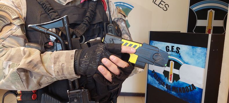 La provincia de Mendoza fue la primera en adquirir el arma de electrochoque.