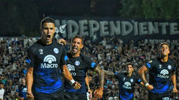 Arce convierte el primer tanto de la noche para la Lepra sobre los 8´. Arce convierte el primer tanto de la noche para la Lepra sobre los 8´.