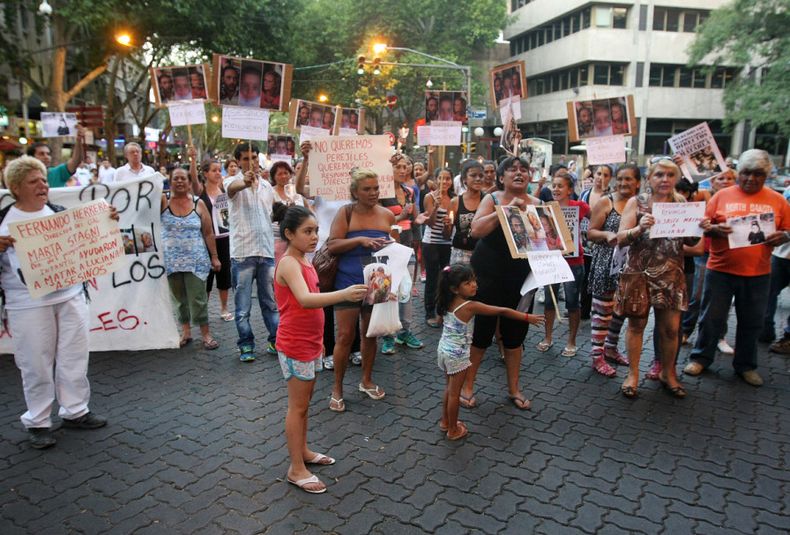 marcha reclamo corte por Luciana, familiares, km0, san martin y garibaldi