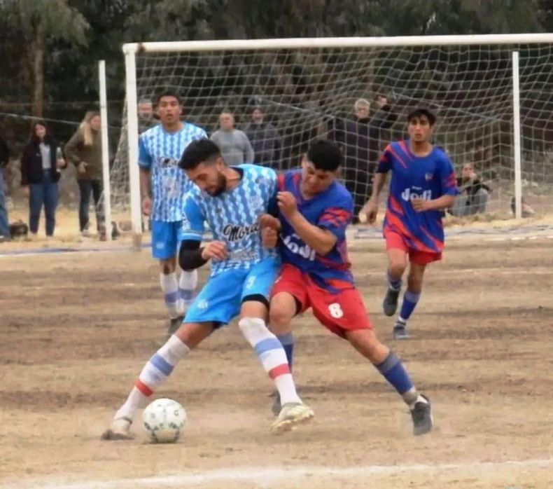 Fútbol. El goleador Emiliano Cirame (Deportivo Argentino), le anotó 2 goles a El Tropezón.&nbsp;