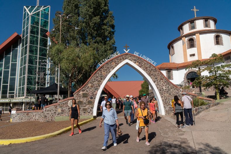 El Santuario Nuestra Señora de Lourdes, un emblema de fe en Mendoza