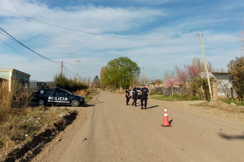 La Policía de Mendoza instaló varios puestos fijos en distintos barrios de Tupungato. 