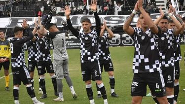 El fútbol del Mensana busca imponerse.