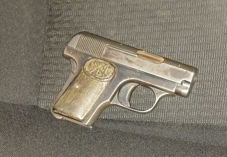 El arma de fuego que portaba la menor de edad.&nbsp;