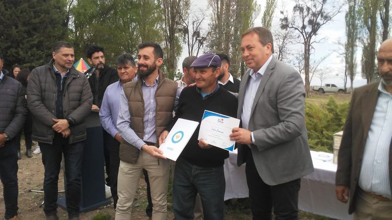Entrega de resoluciones de jubilaciones a trabajadores de viña y agropucuarios del Valle de Uco