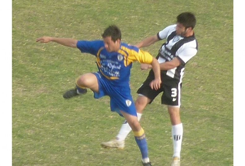 13  Huracán de San Rafael cayó ante Gimnasia y Esgrima der Mendoza por 3 a 2- Domingo 10-03-13