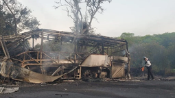 Al menos 18 muertos por choque de colectivo en México