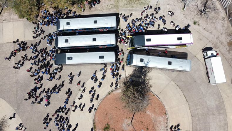 La provincia viajó con 380 atletas que competirán en 36 disciplinas junto a más de 8.000 jóvenes