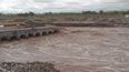 Cortes y precaución en San Rafael: la crecida del agua complicó el tránsito en varias zonas.