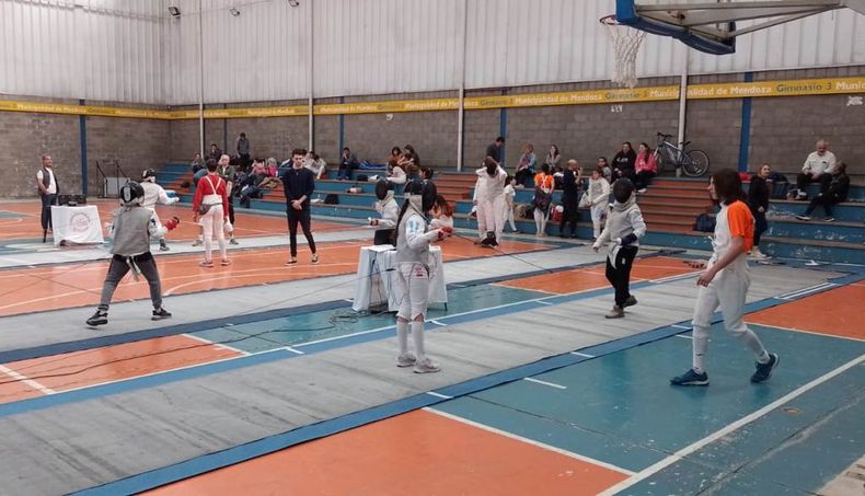 Esgrima. La 3° fecha del campeonato provincial se disputó en el Gimnasio N° 3 en Mendoza.
