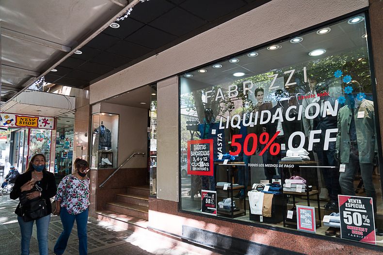 Los comercios del centro de Mendoza informaron que abrirán sus puertas al público en el feriado. Desde el CEC aclararon que el personal deberá percibir remuneración doble