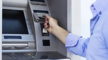 Por la pandemia, durante 2020 la extracción de dinero sin tarjeta creció casi 8%