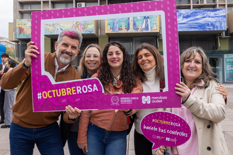 Ulpiano Suarez participó de la campaña Teñite Rosa.