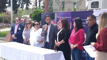 Salud del Valle de Uco realizando la firma del convenio con la Universidad Maza y el IES 9-009