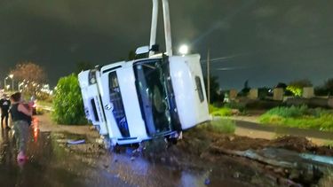 Volcó un camión en Luján de Cuyo y el conductor dio positivo de alcohol Volcó un camión en Luján de Cuyo y el conductor dio positivo de alcohol