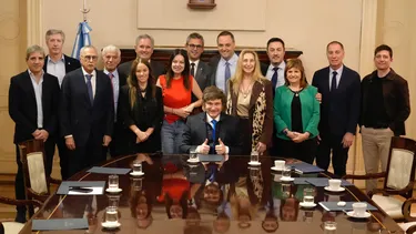 Javier Milei aumentaría el sueldo a su Gabinete: cuánto cobran el Presidente y los ministros.
