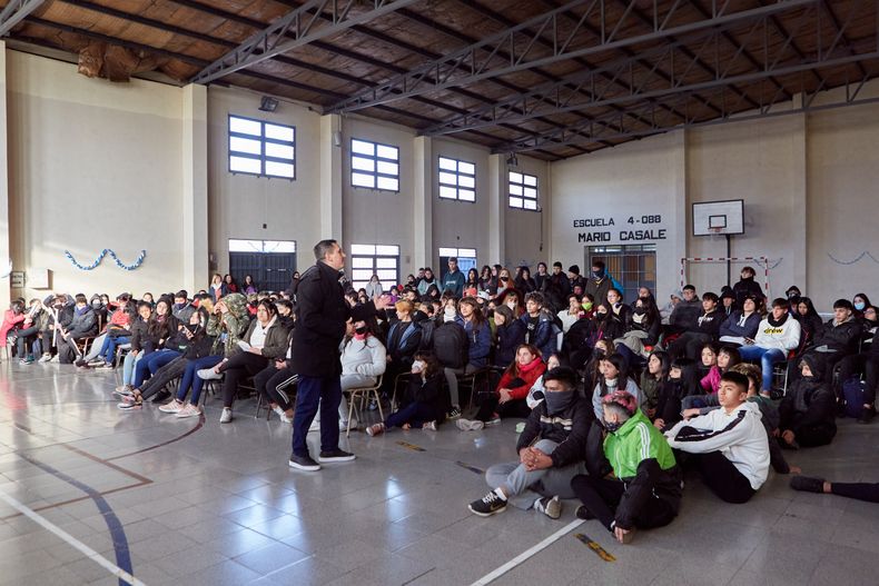 En Las Heras, conversan son los chicos de las escuelas sobre el consumo de drogas.