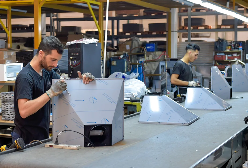 Según la CAME, la producción de la industria pyme sigue en caída.