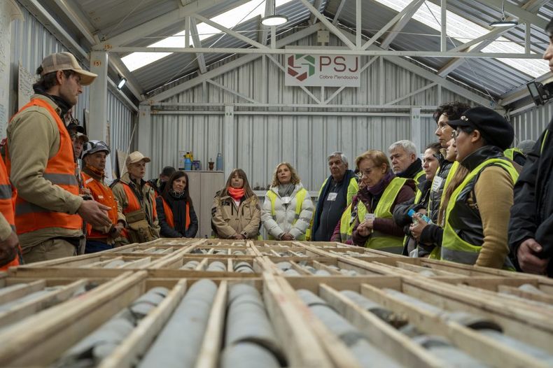 La UGA-PSJ está integrada por representantes de todos los organismos que integraron la evaluación de impacto ambiental del Proyecto PSJ Cobre Mendocino.
