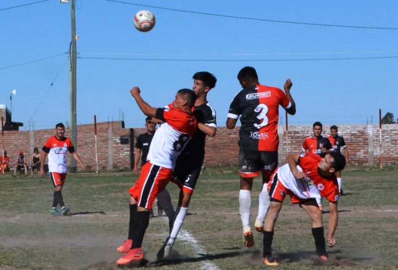 22 Tres líderes tiene el fútbol del ascenso sureño. Viernes 11 03 22