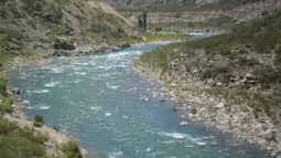 Intensa búsqueda de dos jóvenes en el Río Mendoza.&nbsp;