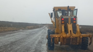 Corte de rutas por la intensa caída de nieve en el sur provincial.