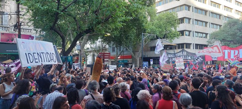 Convocatoria cont5ra el DNU del presidente Milei en la Ciudad de Mendoza. 