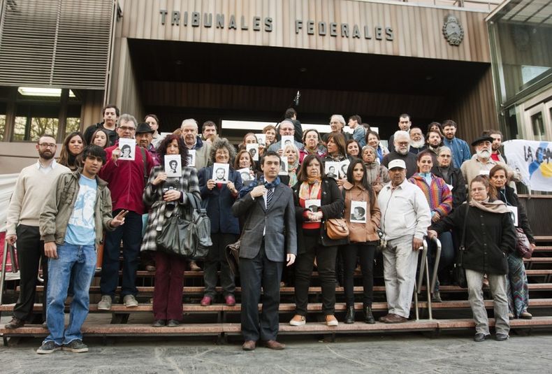manifestación contra Romano, tribunales federales, lesa humanidad