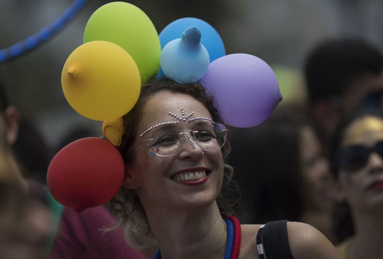 La multitudinaria Marcha del Orgullo Gay en Río de Janeiro desafió al nuevo alcalde, que se negó a apoyarla