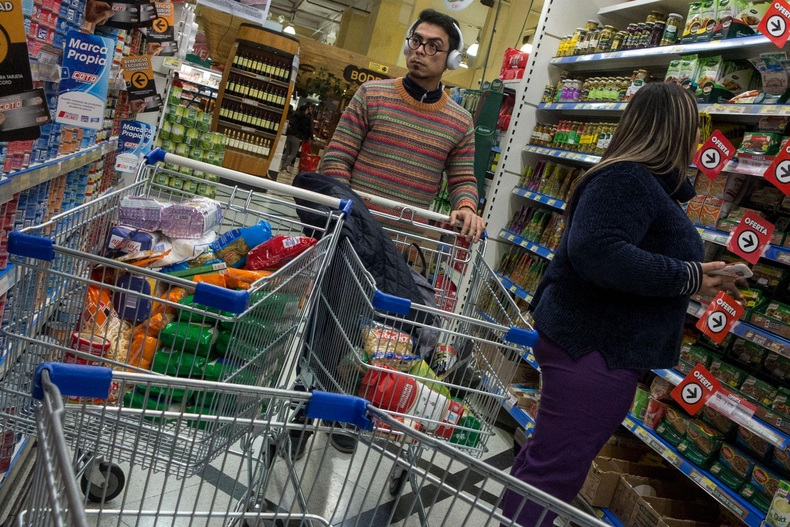 La encuesta remarca que crece el endeudamiento para comprar alimentos