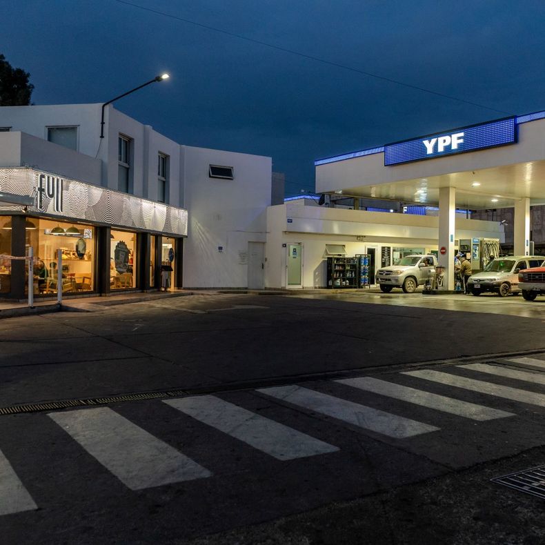 La estación de Lavalle obtuvo la distinción de plata por  parte de la autoridades de YPF