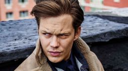 Bill Skarsgård protagoniza esta película que llegó al cine.