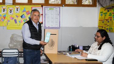 Cornejo juega al misterio sobre las definiciones políticas