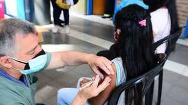 Vacunación en el Valle de Uco de niños de 13 meses a los 4 años de edad contra el Sarampión, la Rubéola y la Poliomielitis.